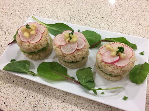 華やか　ベジバーガー風おにぎり